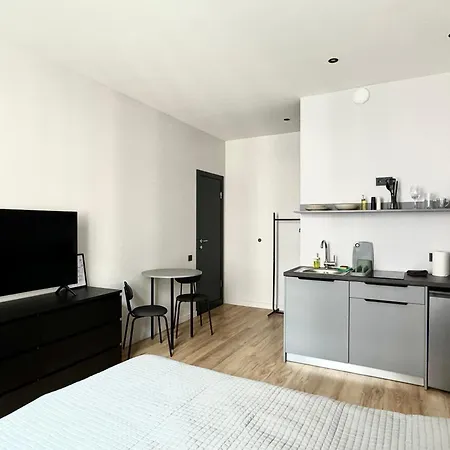 Modern In Center Apartmán *