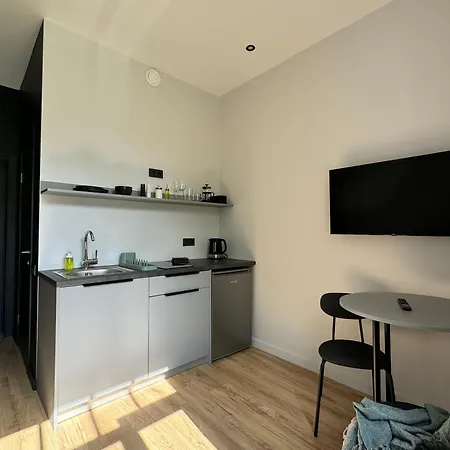 Modern In Center Apartmán *